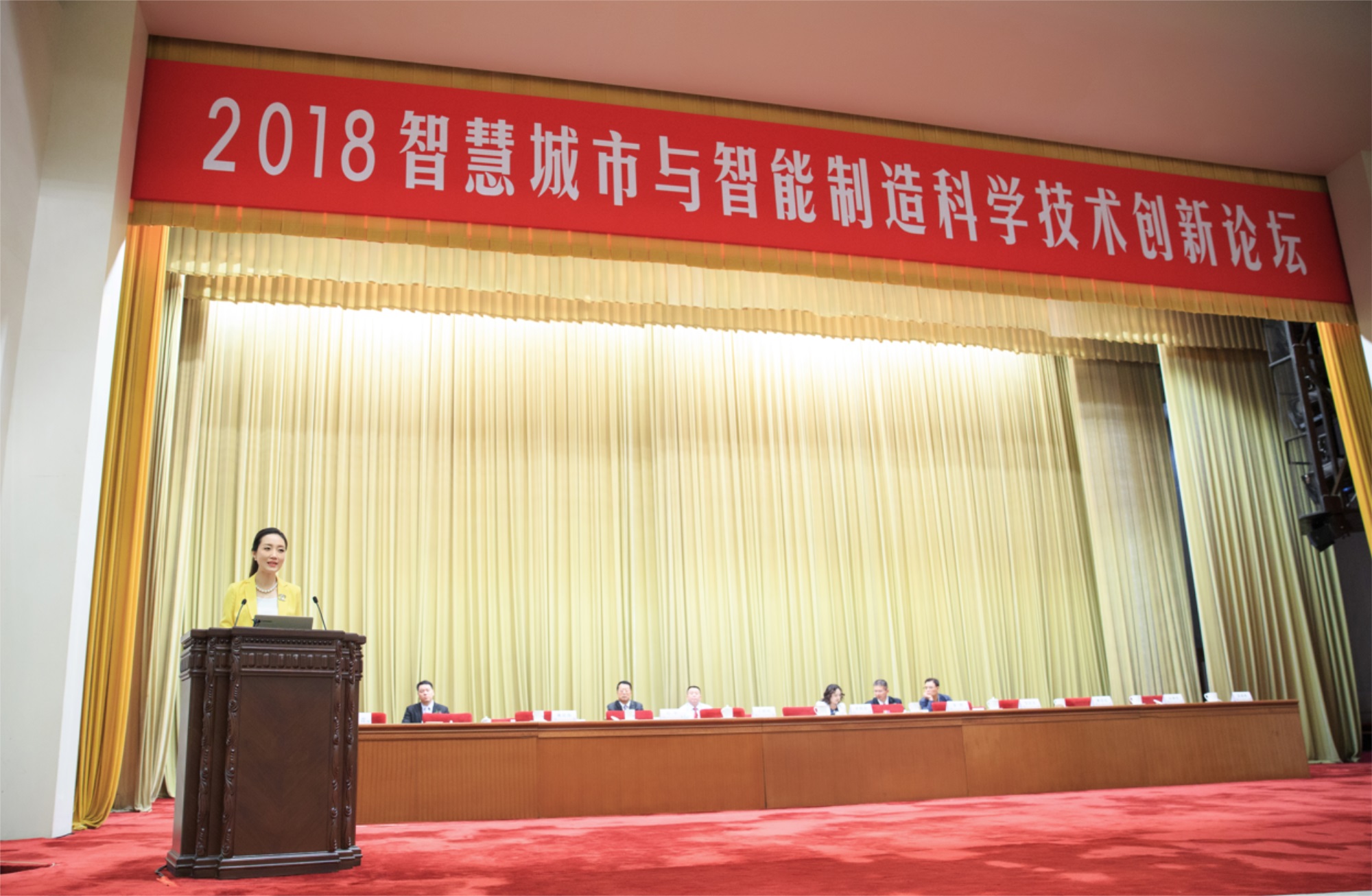 圖15：亦蓁母嬰俞蓓芬董事長在人民大會堂進(jìn)行主題分享.jpg
